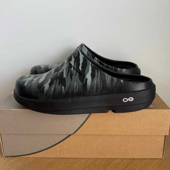 OOFOS OOCLOOG ‘Grey Camo’ Clog Comfort Sandal- Men 7- W 9 main image 11